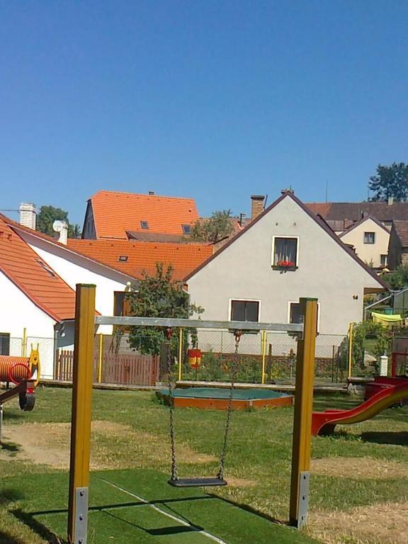 Penzion U Zameckeho Parku Zihobce Екстериор снимка